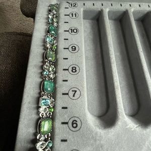 𝅺Teal and silver bracelet. Perfect condition.